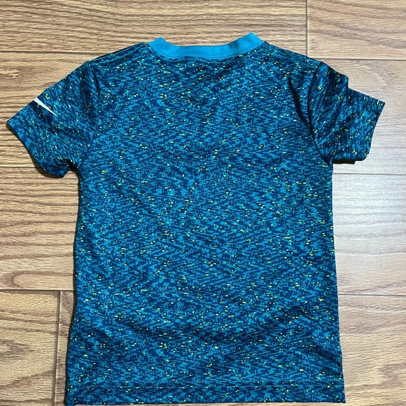 Kids Dri-Fit Nike T-Shirt XS - Picture 3 of 3